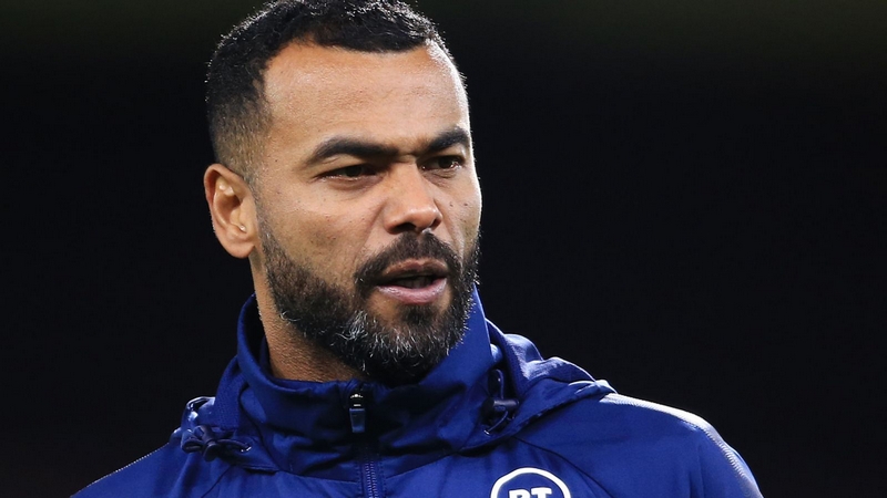 Ashley Cole đang làm công tác huấn luyện tại Chelsea